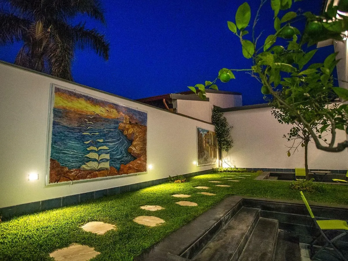 Bed and Breakfast Tra Le Braccia Di Morfeo Терразини Италия